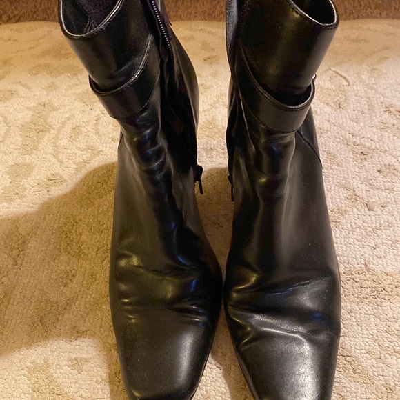 Ladies black ankle boots. Good used condition - Picture 2 of 5